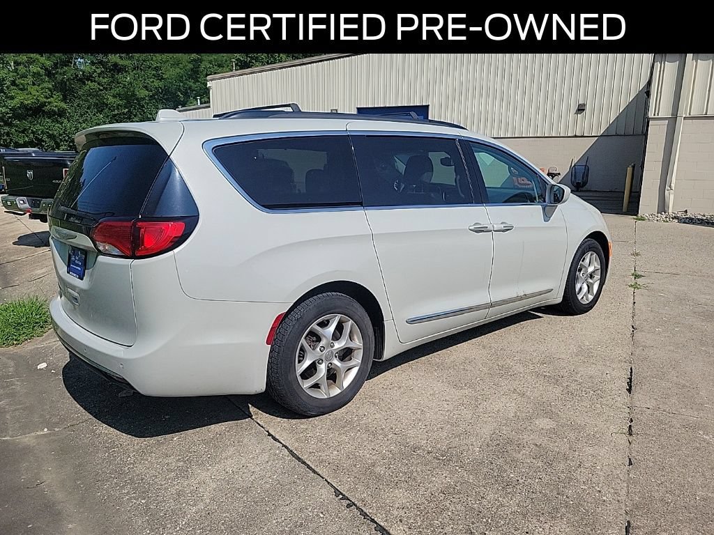 Used 2017 Chrysler Pacifica Touring-L w/ Tire & Wheel Group FWD video 2
