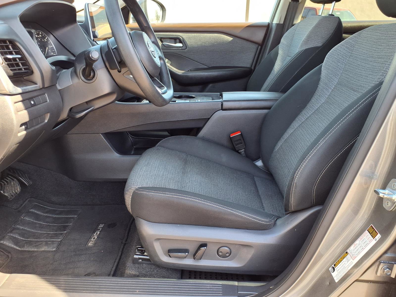 Used 2022 Nissan Rogue SV FWD image 22