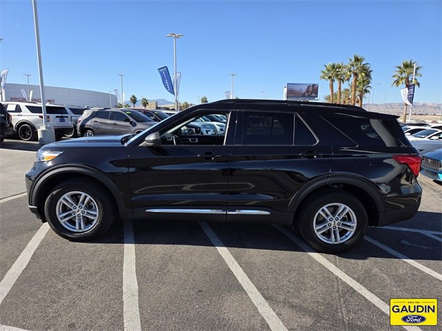 Certified 2022 Ford Explorer XLT w/ Class IV Trailer Tow Package image 2