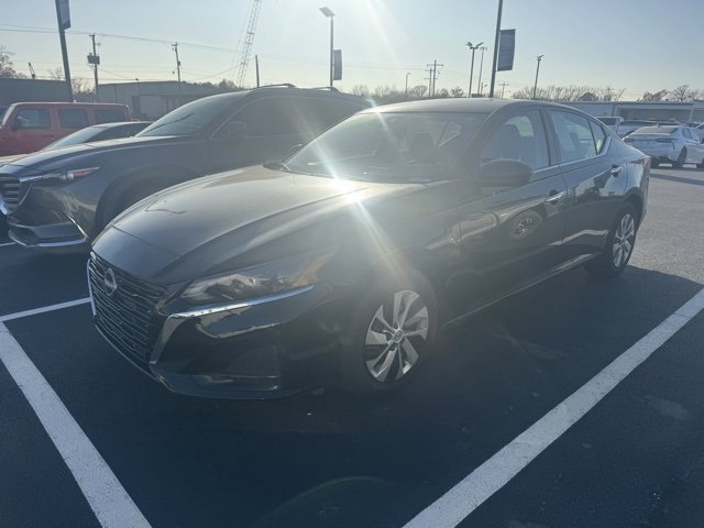 Used 2024 Nissan Altima 2.5 S image 3