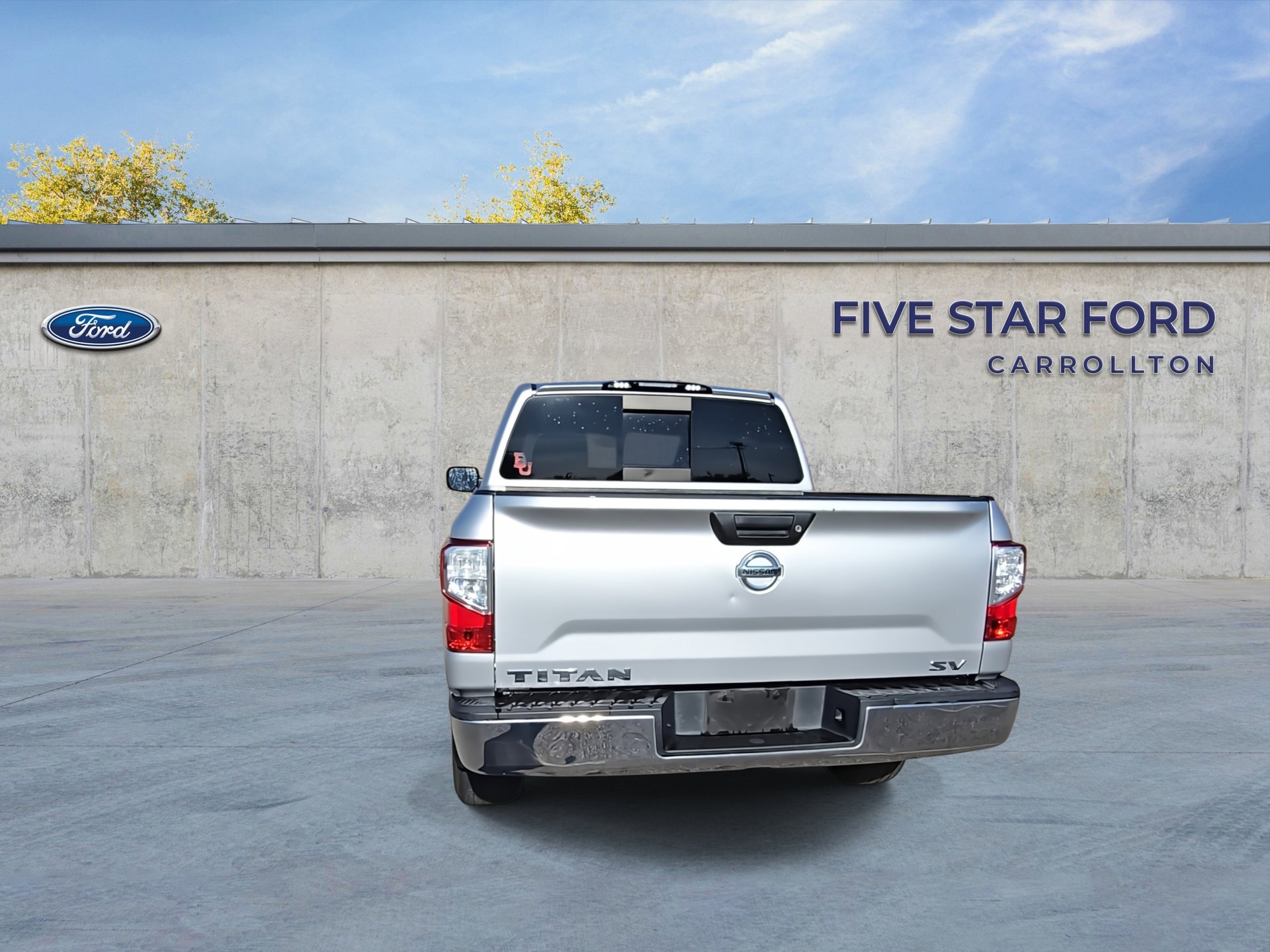 Used 2017 Nissan Titan SV image 8