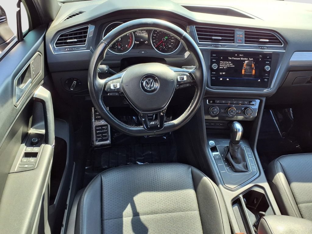 Used 2020 Volkswagen Tiguan SE R-Line FWD image 9