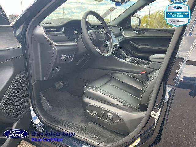 Used 2024 Jeep Grand Cherokee L Limited w/ Black Appearance Package AWD/4WD image 17