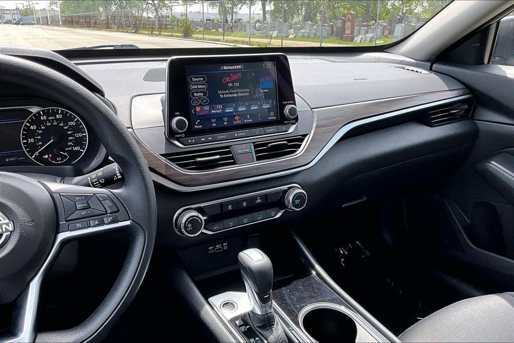 Used 2024 Nissan Altima 2.5 SV FWD image 6