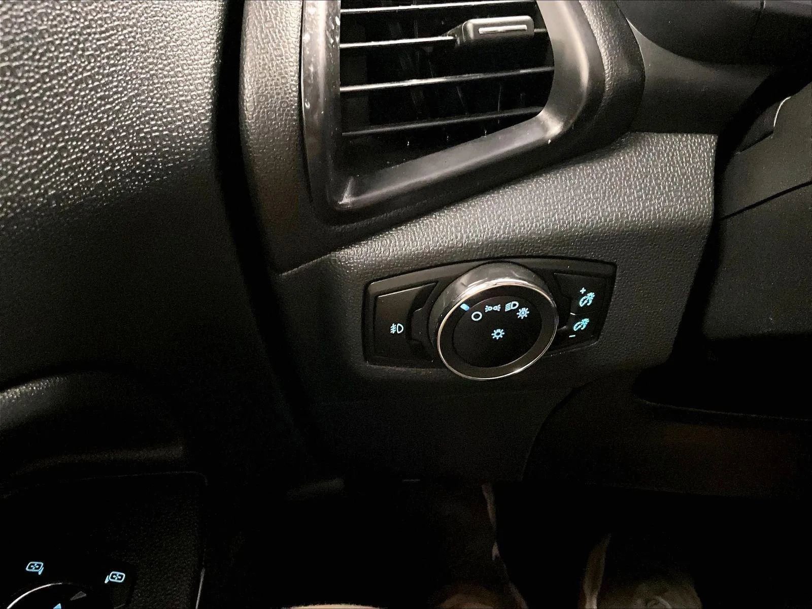 Certified 2019 Ford EcoSport SE image 30