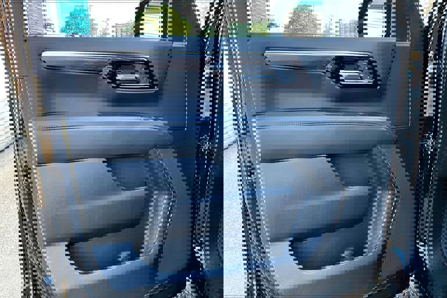 Used 2025 Chevrolet Tahoe LS image 21