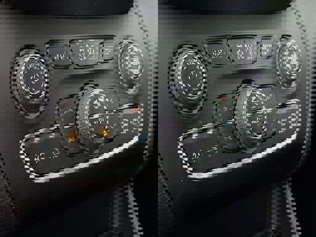 Used 2022 Jeep Cherokee Limited image 21