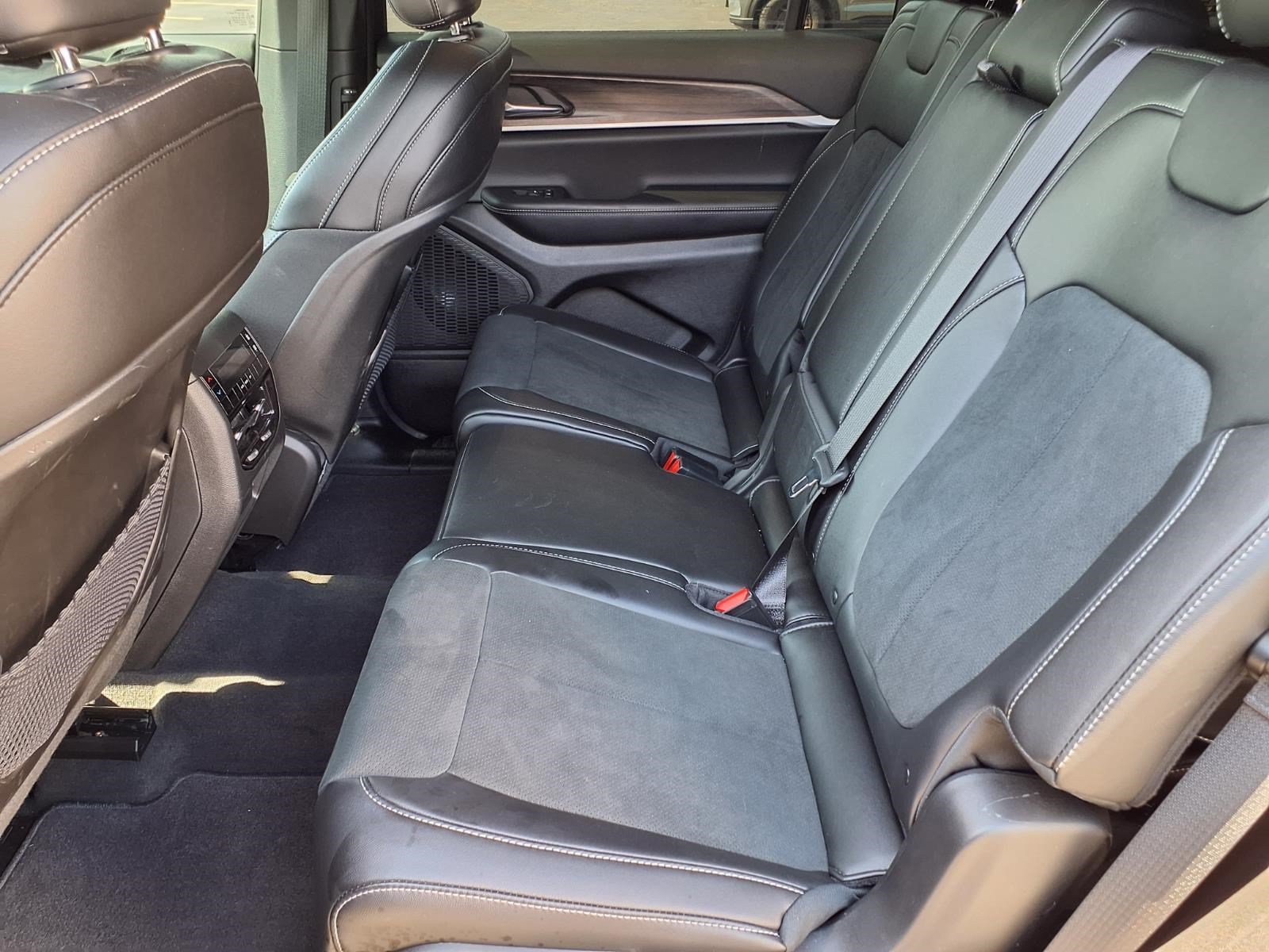 Used 2026 Jeep Grand Cherokee L 2WD image 11