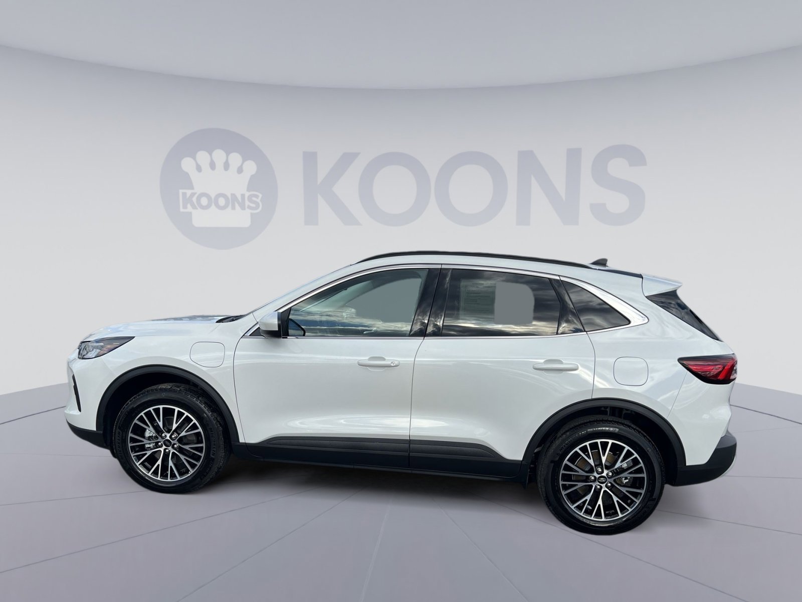 Certified 2025 Ford Escape SE image 2