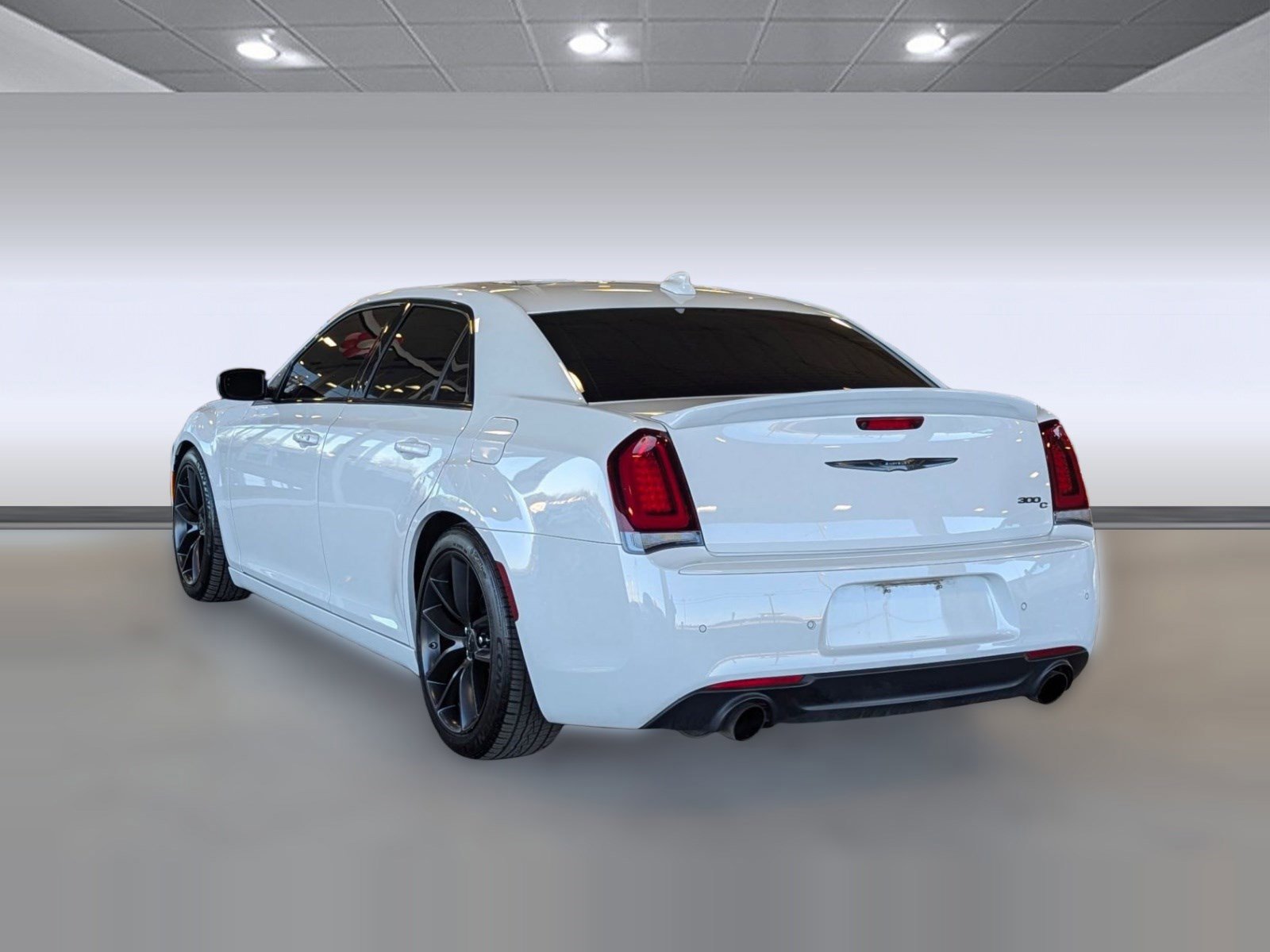 Used 2023 Chrysler 300 C image 3