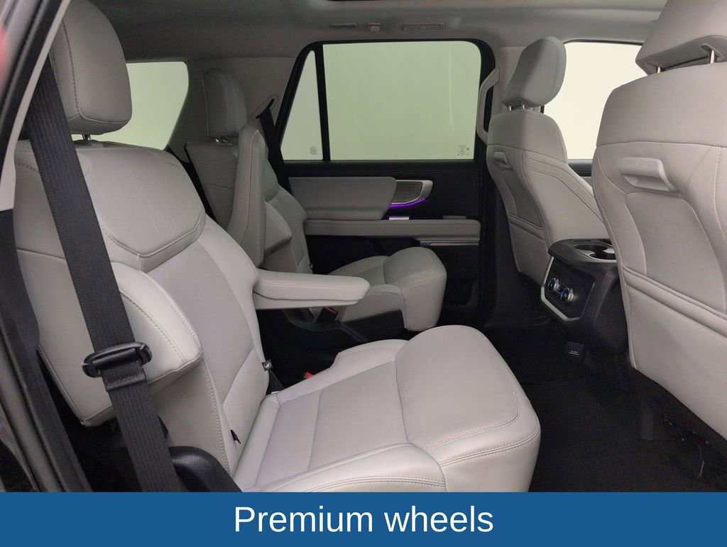 Certified 2025 Ford Expedition Platinum AWD/4WD image 16