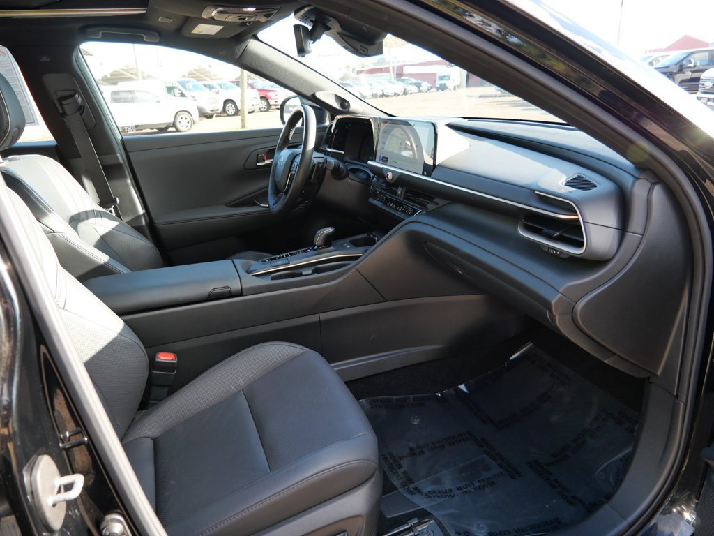Used 2023 Toyota Crown Platinum AWD/4WD image 11