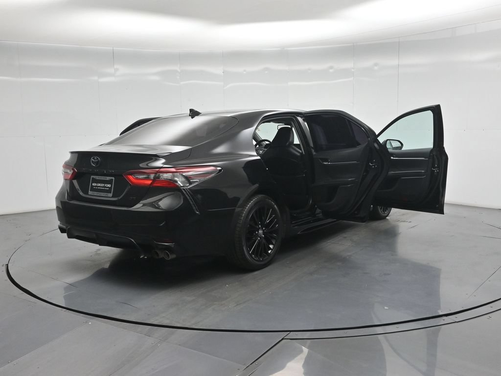 Used 2021 Toyota Camry SE w/ Convenience Package FWD image 5