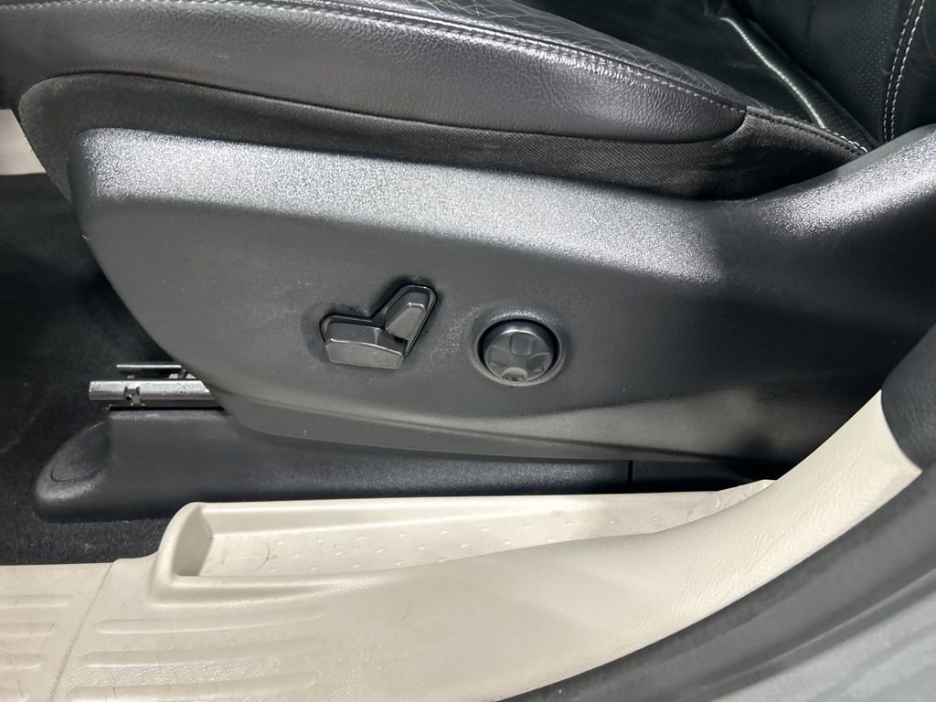 Used 2022 Chrysler Pacifica Touring-L image 11