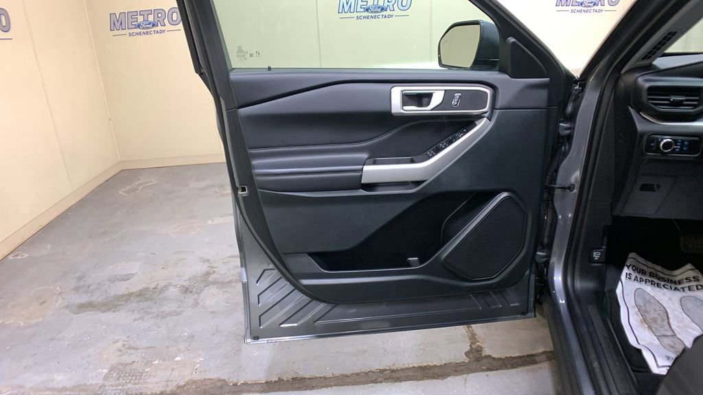 Certified 2023 Ford Explorer XLT w/ Class IV Trailer Tow Package image 30