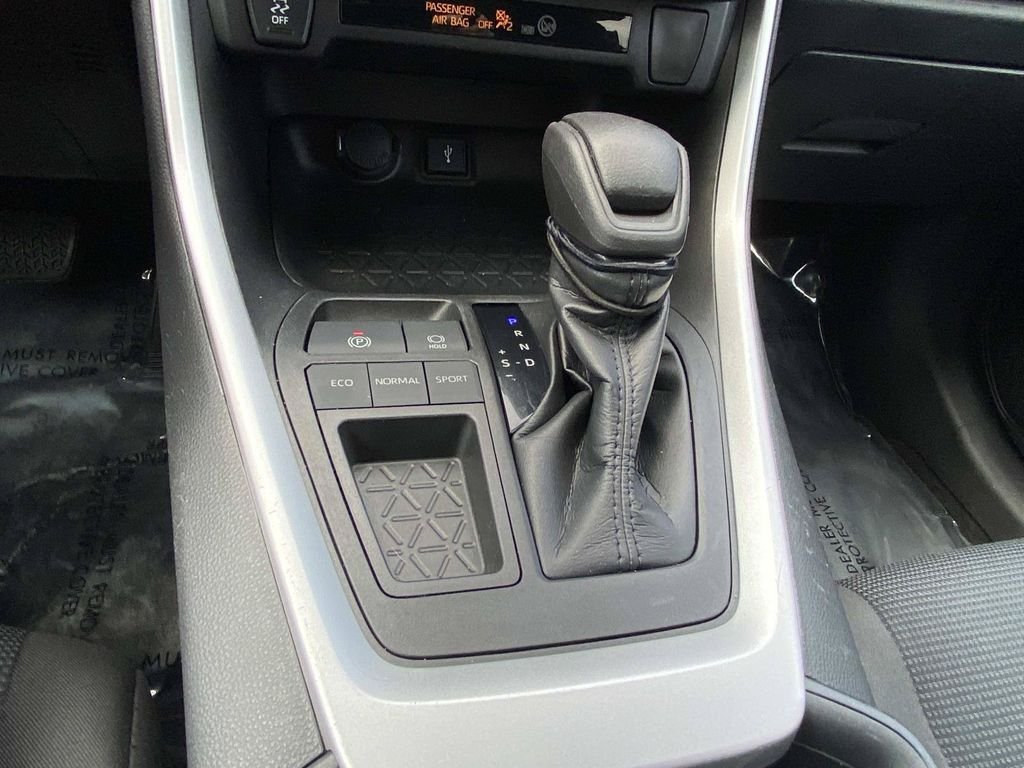 Used 2021 Toyota RAV4 LE FWD image 28