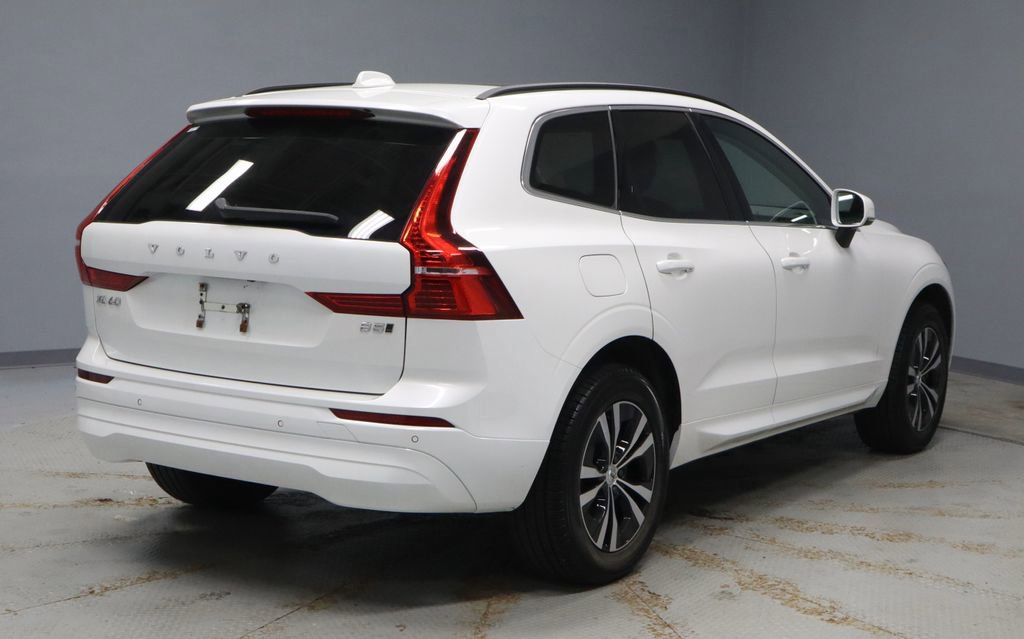 Used 2023 Volvo XC60 B5 Core AWD/4WD image 5