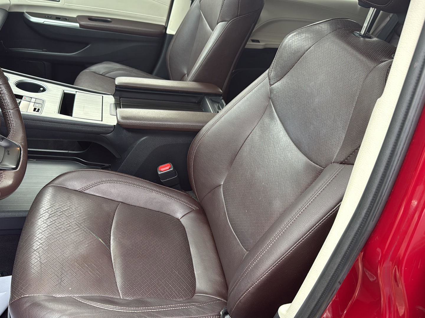 Used 2021 Toyota Sienna Platinum image 17