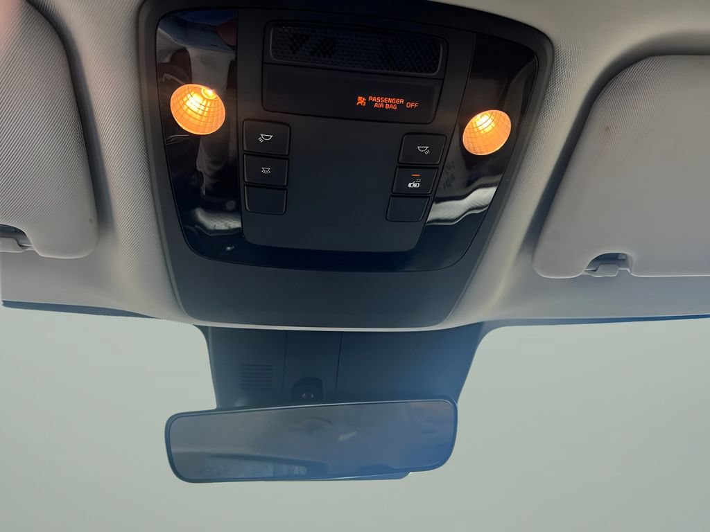 Used 2024 Kia Carnival LX FWD image 17