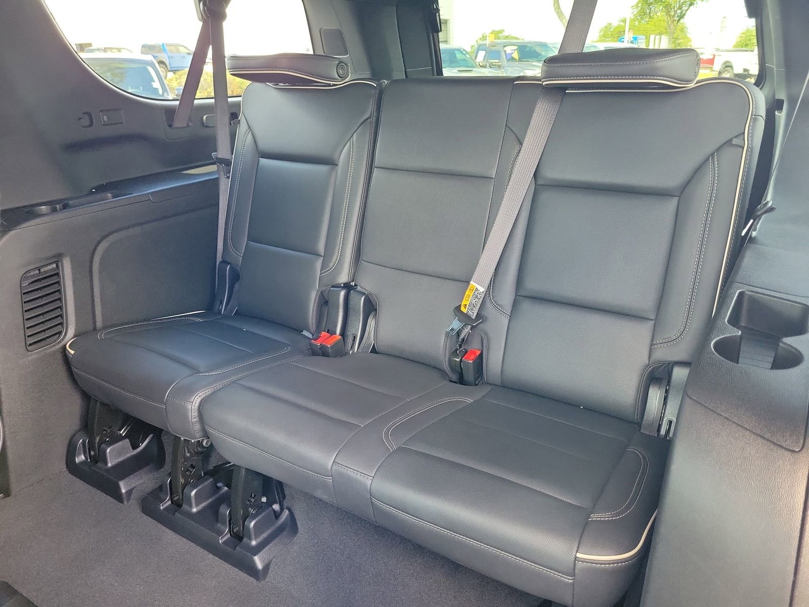 Used 2025 Chevrolet Suburban Premier AWD/4WD image 12