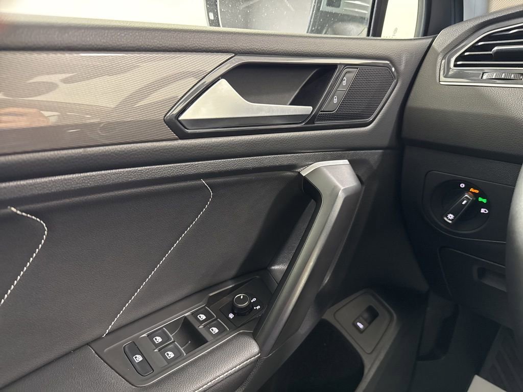 Used 2024 Volkswagen Tiguan SE image 18