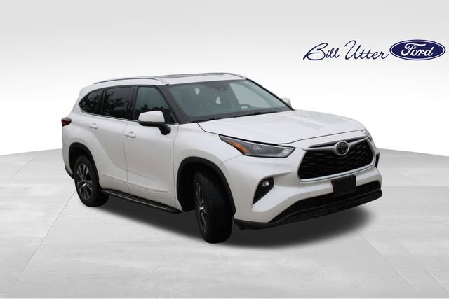 Used 2021 Toyota Highlander XLE FWD image 7