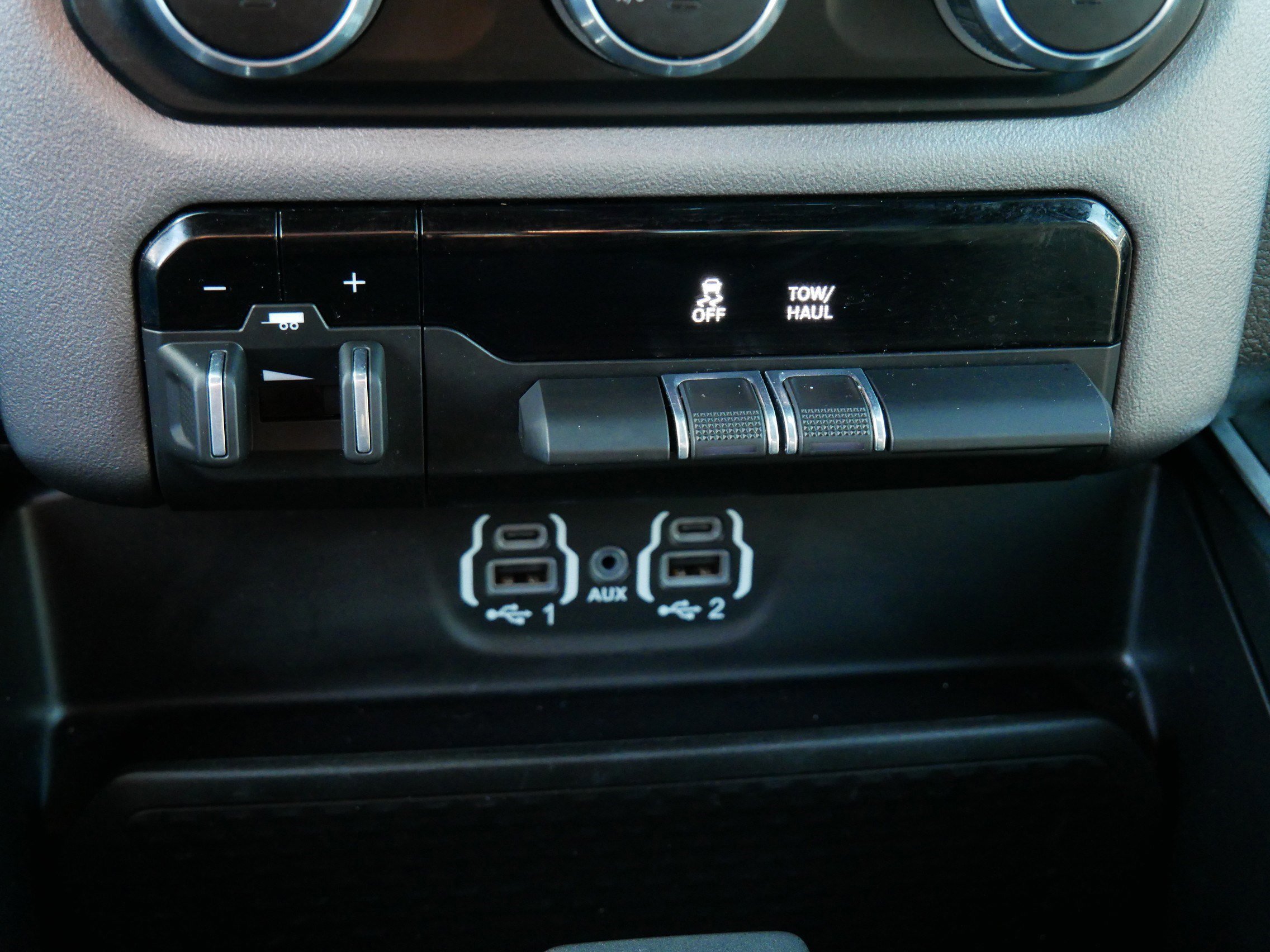 Used 2023 RAM 1500 Big Horn AWD/4WD image 32