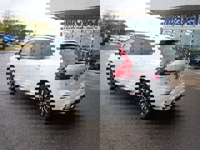 Used 2023 Volvo XC60 B5 Plus image 5