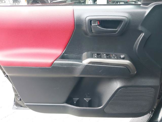 Used 2018 Toyota Tacoma SR5 w/ Exterior Package AWD/4WD image 15