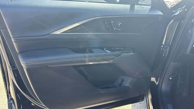 Used 2025 Cadillac Lyriq Luxury image 16