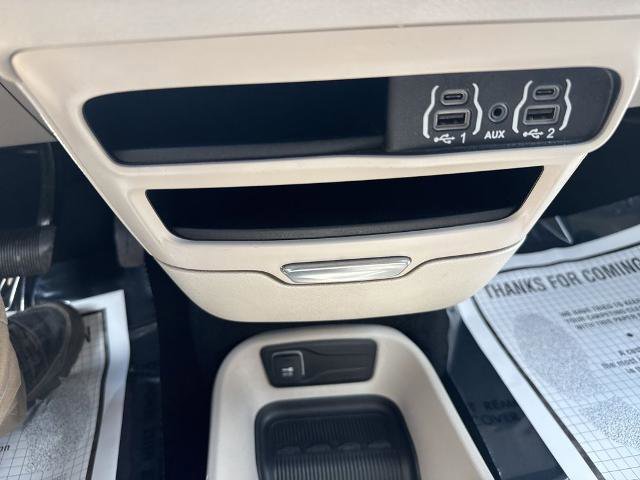 Used 2023 Chrysler Pacifica Touring-L FWD image 17