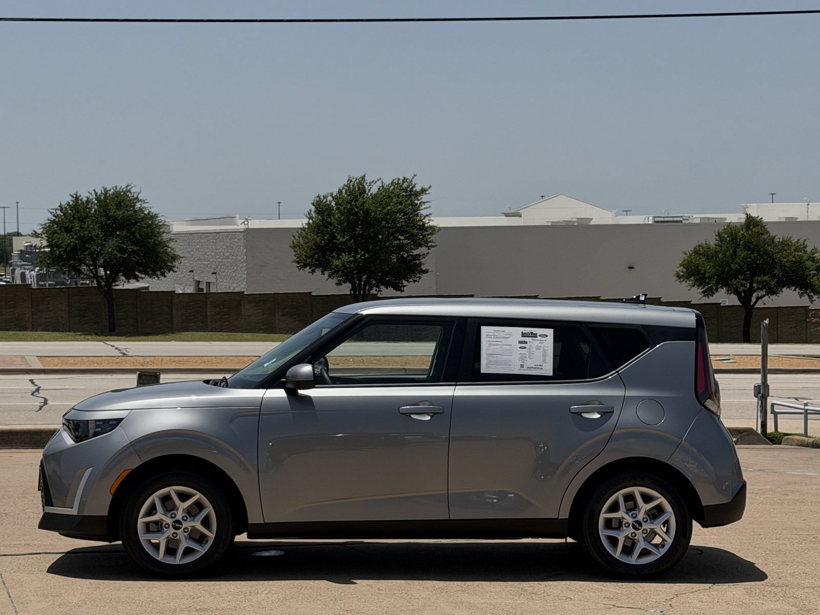 Used 2025 Kia Soul LX w/ LX Technology Package FWD image 7