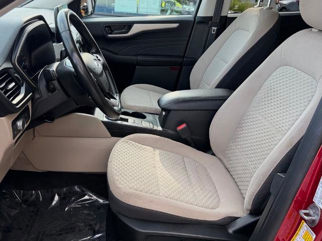 Certified 2022 Ford Escape SE w/ SE Sport Appearance Package FWD image 16