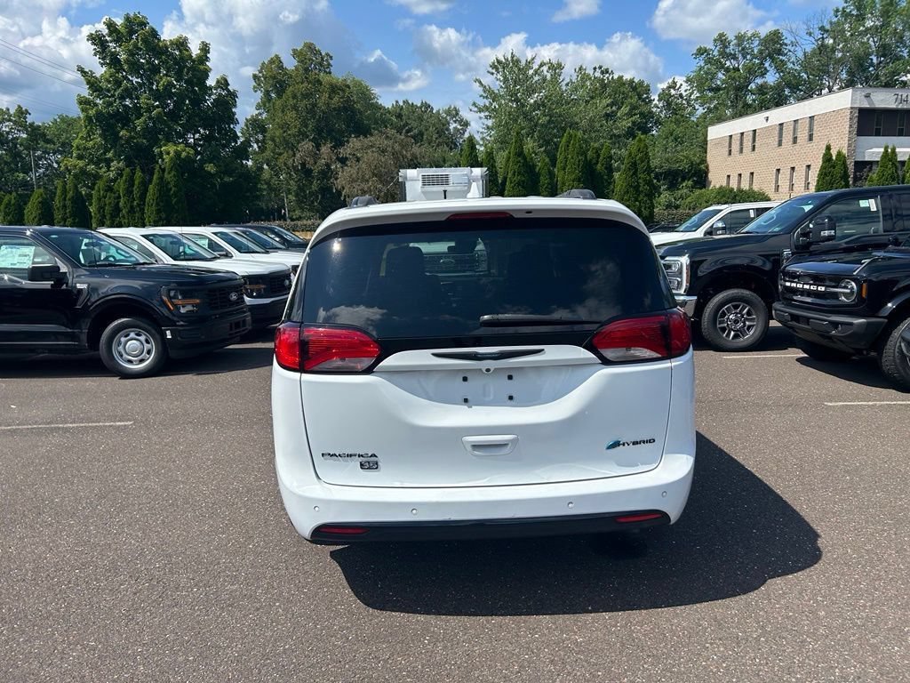Used 2020 Chrysler Pacifica Limited FWD image 9