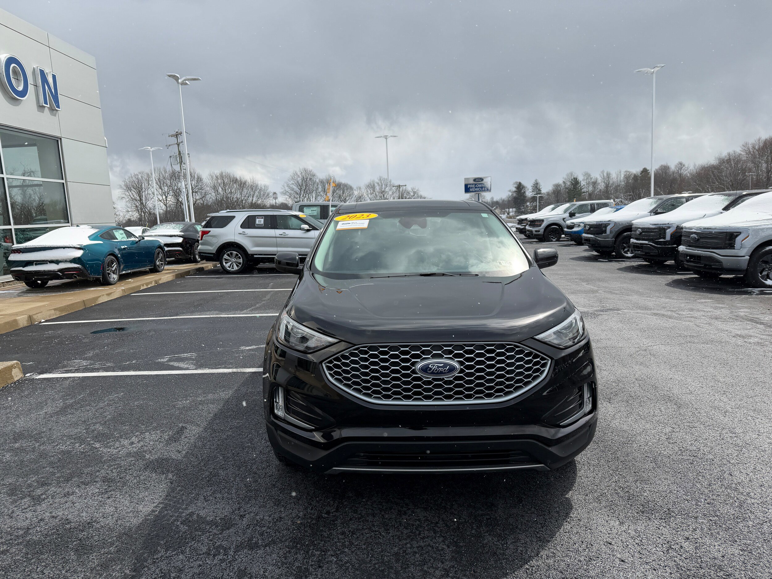 Certified 2023 Ford Edge SEL w/ Convenience Package AWD/4WD image 2