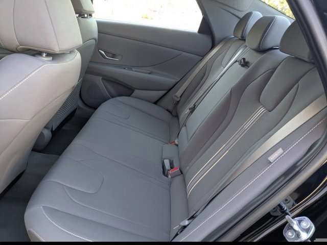 Used 2025 Hyundai Elantra SEL image 17