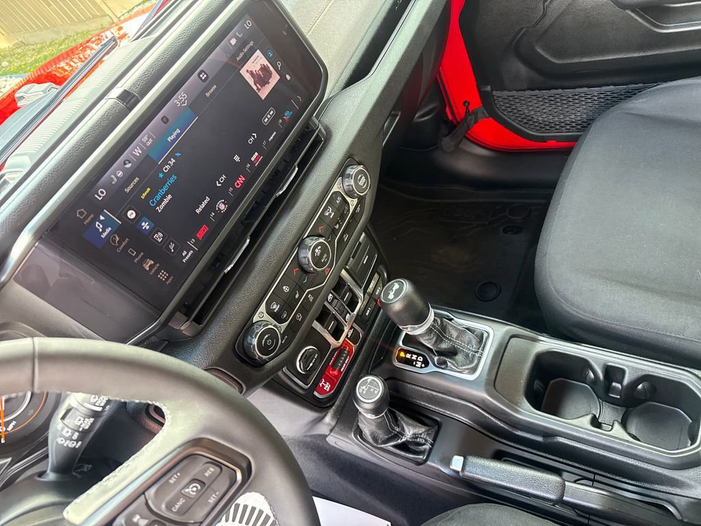 Used 2025 Jeep Wrangler Unlimited Sport AWD/4WD image 16