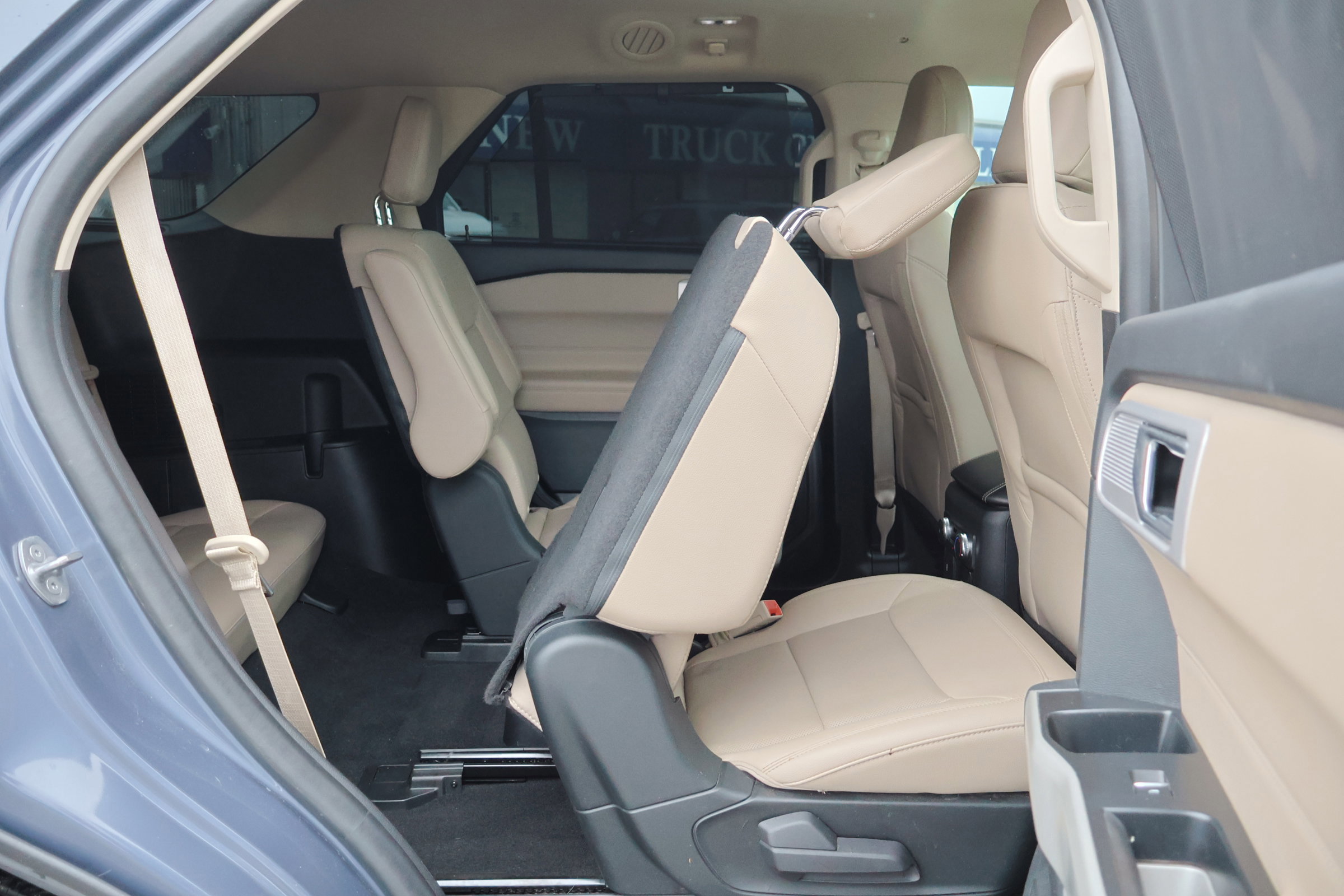 Certified 2021 Ford Explorer Limited w/ Hybrid Equipment Group 310A image 40