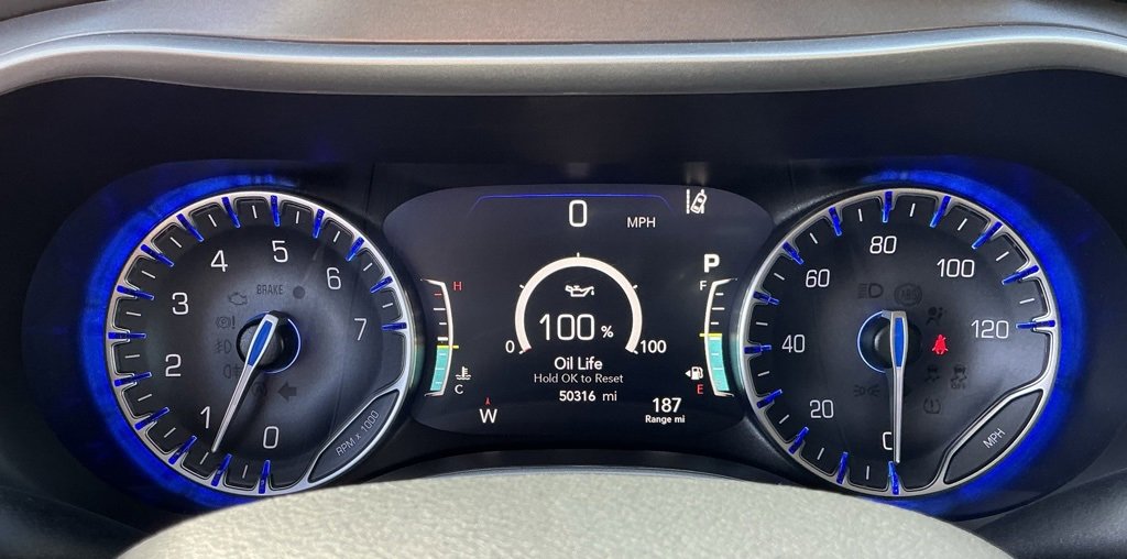 Used 2024 Chrysler Pacifica Touring-L image 38