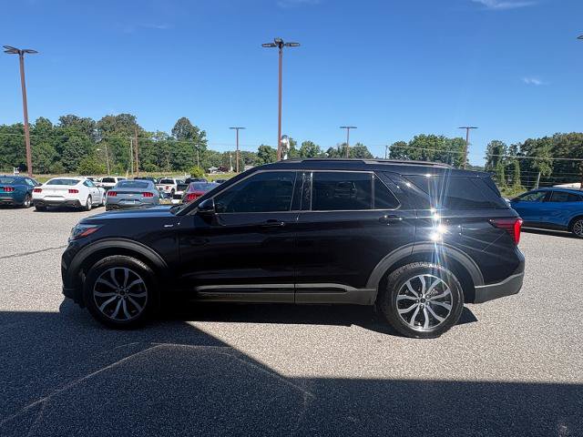 Certified 2025 Ford Explorer ST-Line AWD/4WD image 6