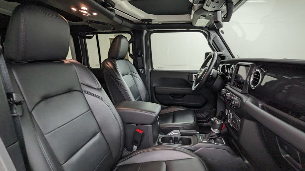 Used 2021 Jeep Wrangler Unlimited Sahara AWD/4WD image 38