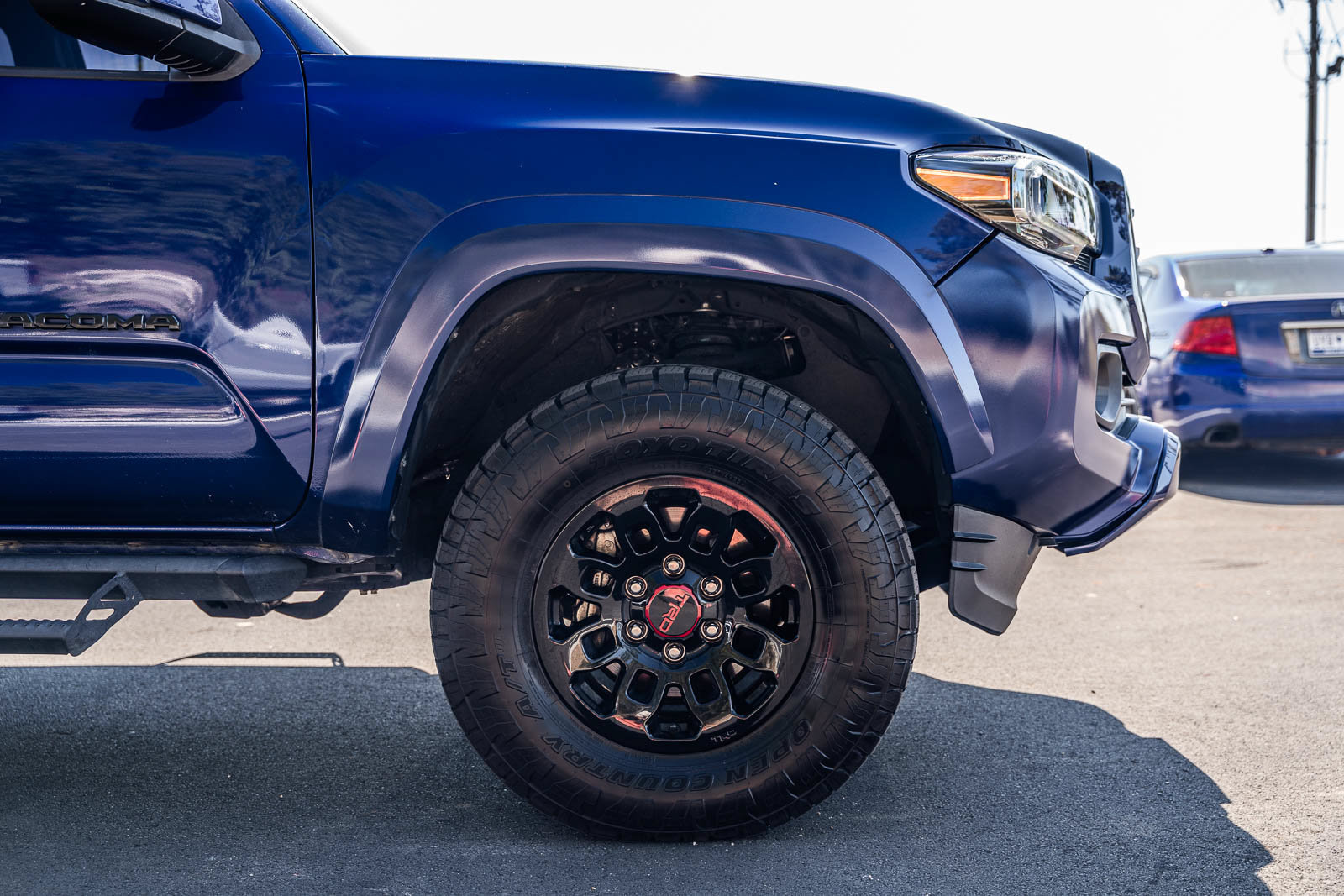 Used 2022 Toyota Tacoma TRD Sport w/ TRD Premium Sport Package AWD/4WD image 9