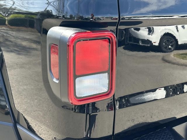 Used 2023 Jeep Gladiator Sport image 12