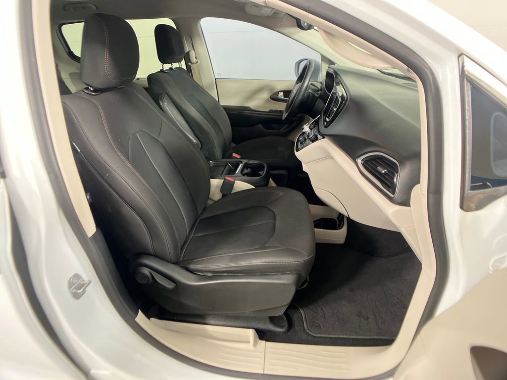 Used 2019 Chrysler Pacifica Touring Plus w/ Tire & Wheel Group image 11