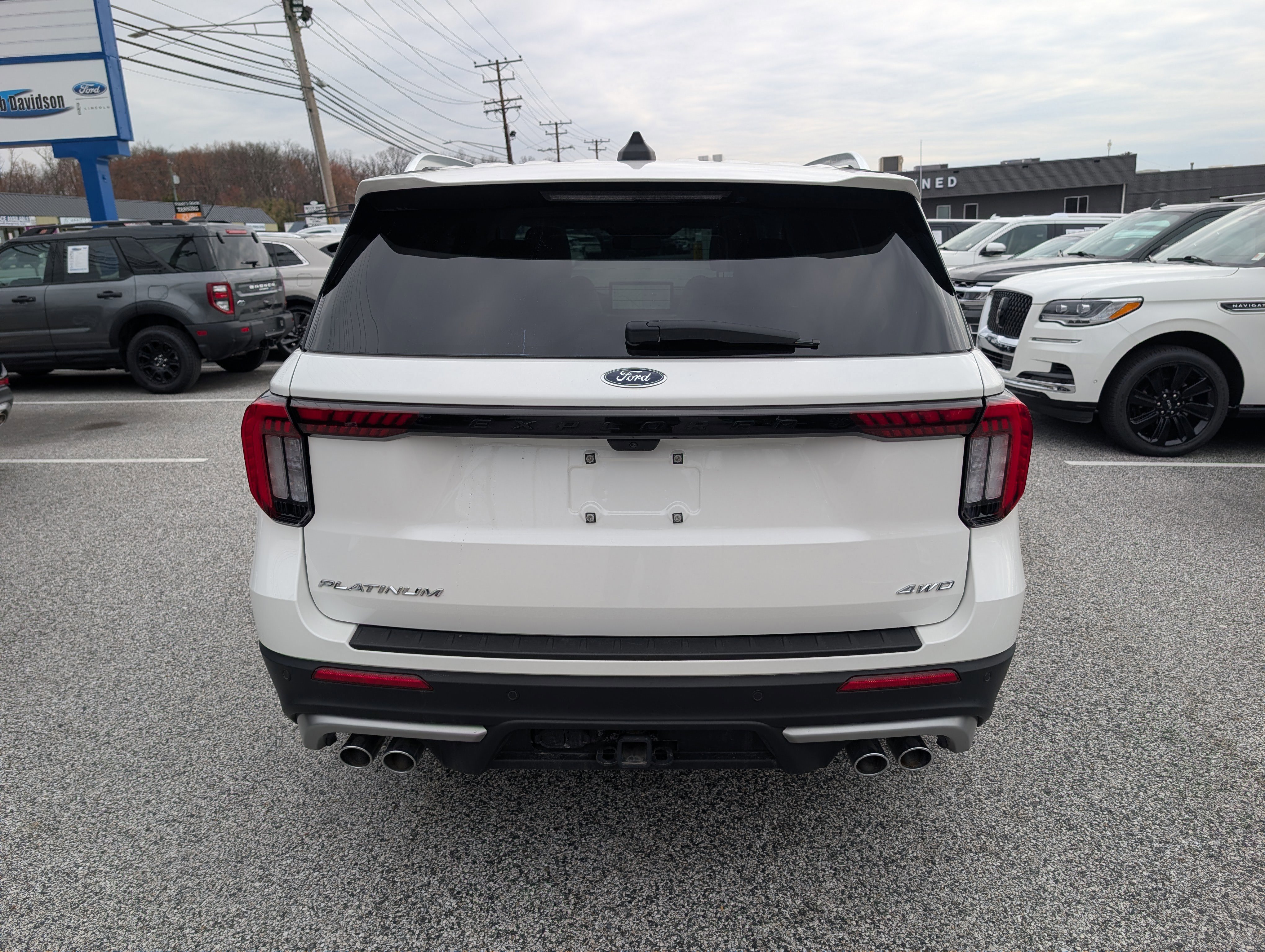 Certified 2025 Ford Explorer Platinum w/ Ultimate Package image 3