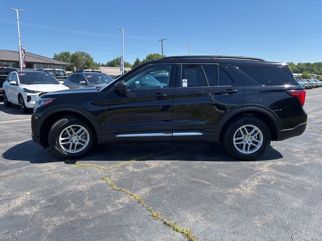 Certified 2025 Ford Explorer Active image 2