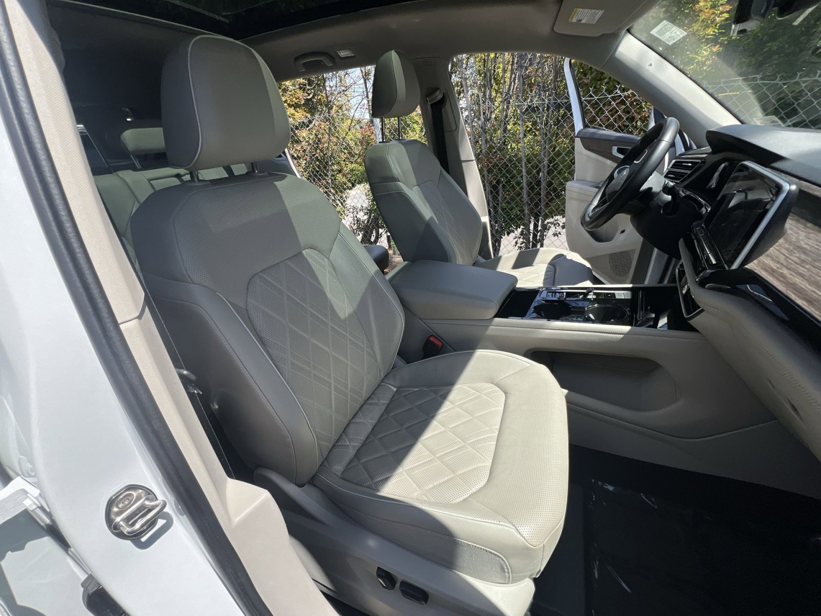 Used 2024 Volkswagen Atlas SEL Premium R-Line AWD/4WD image 35