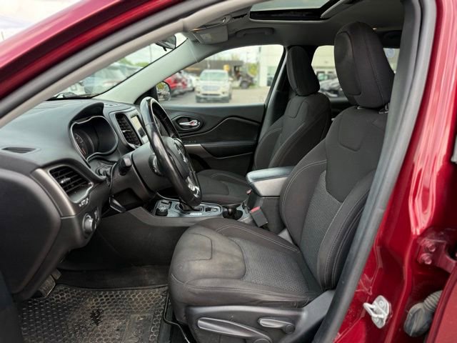 Used 2020 Jeep Cherokee Latitude w/ Cold Weather Group AWD/4WD image 11