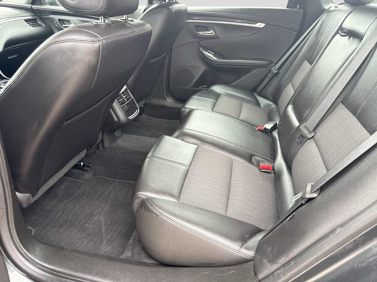 Used 2019 Chevrolet Impala LT FWD image 18