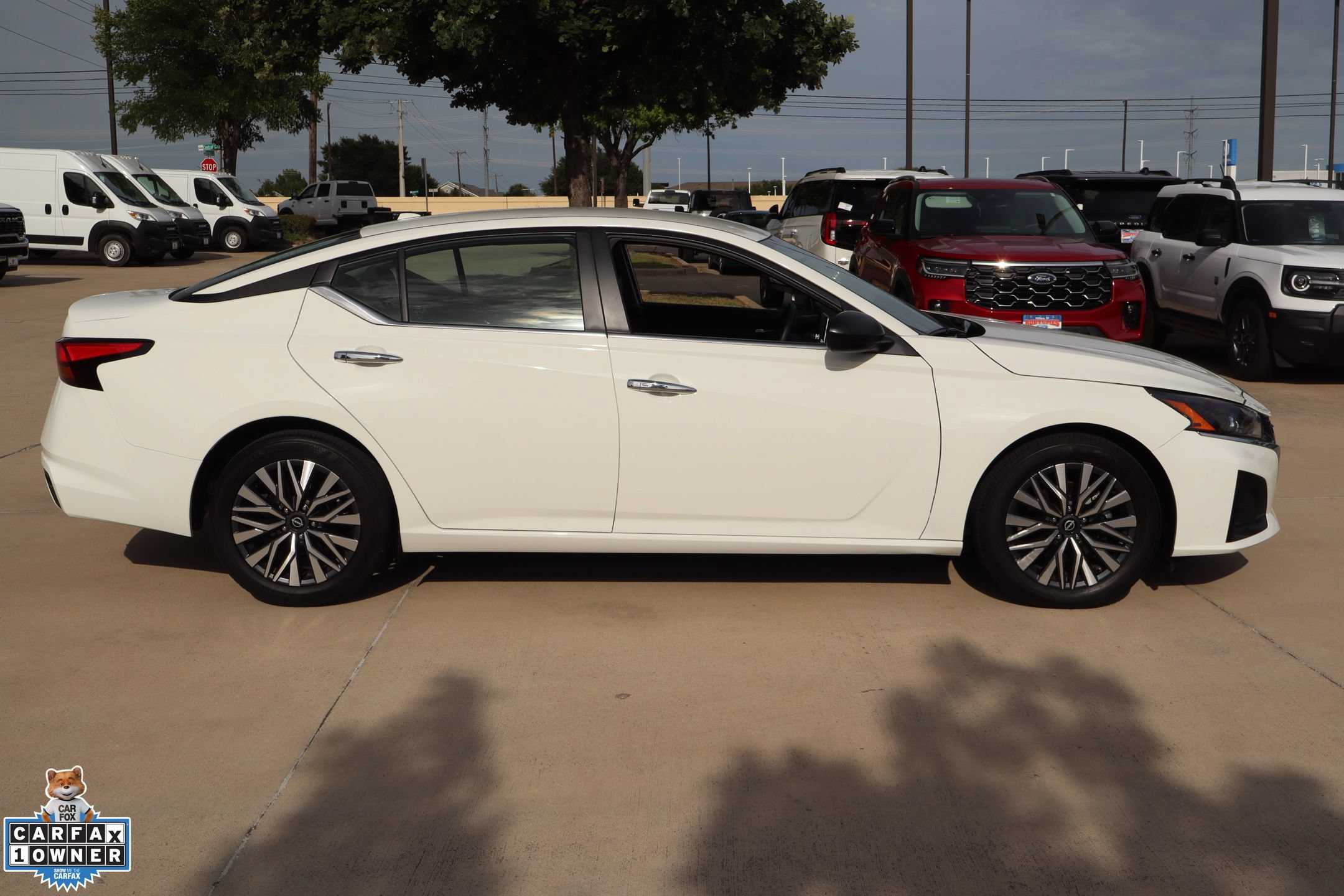 Used 2025 Nissan Altima 2.5 SV FWD image 2